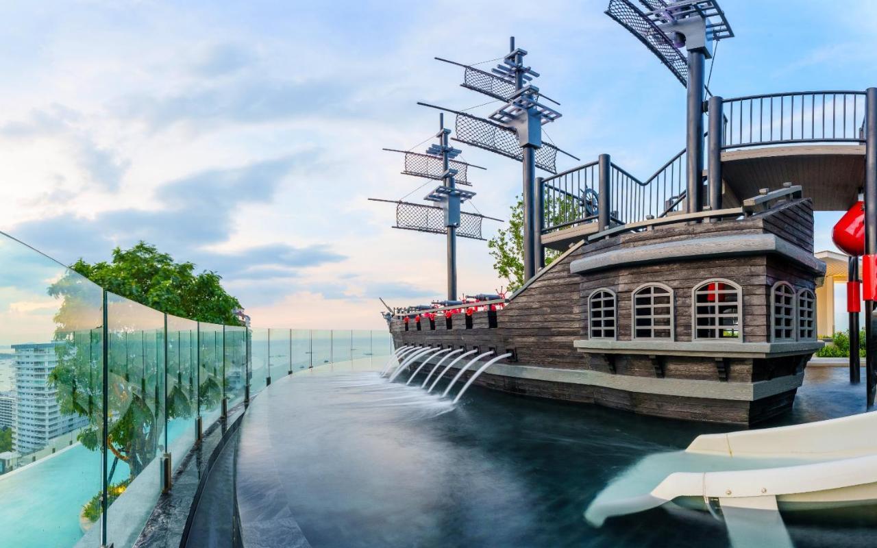 Somerset 芭達亞 外观 照片 The pirate ship at the park