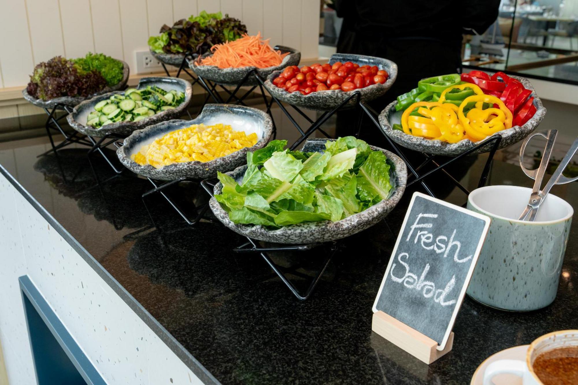 Somerset 芭達亞 外观 照片 A salad bar