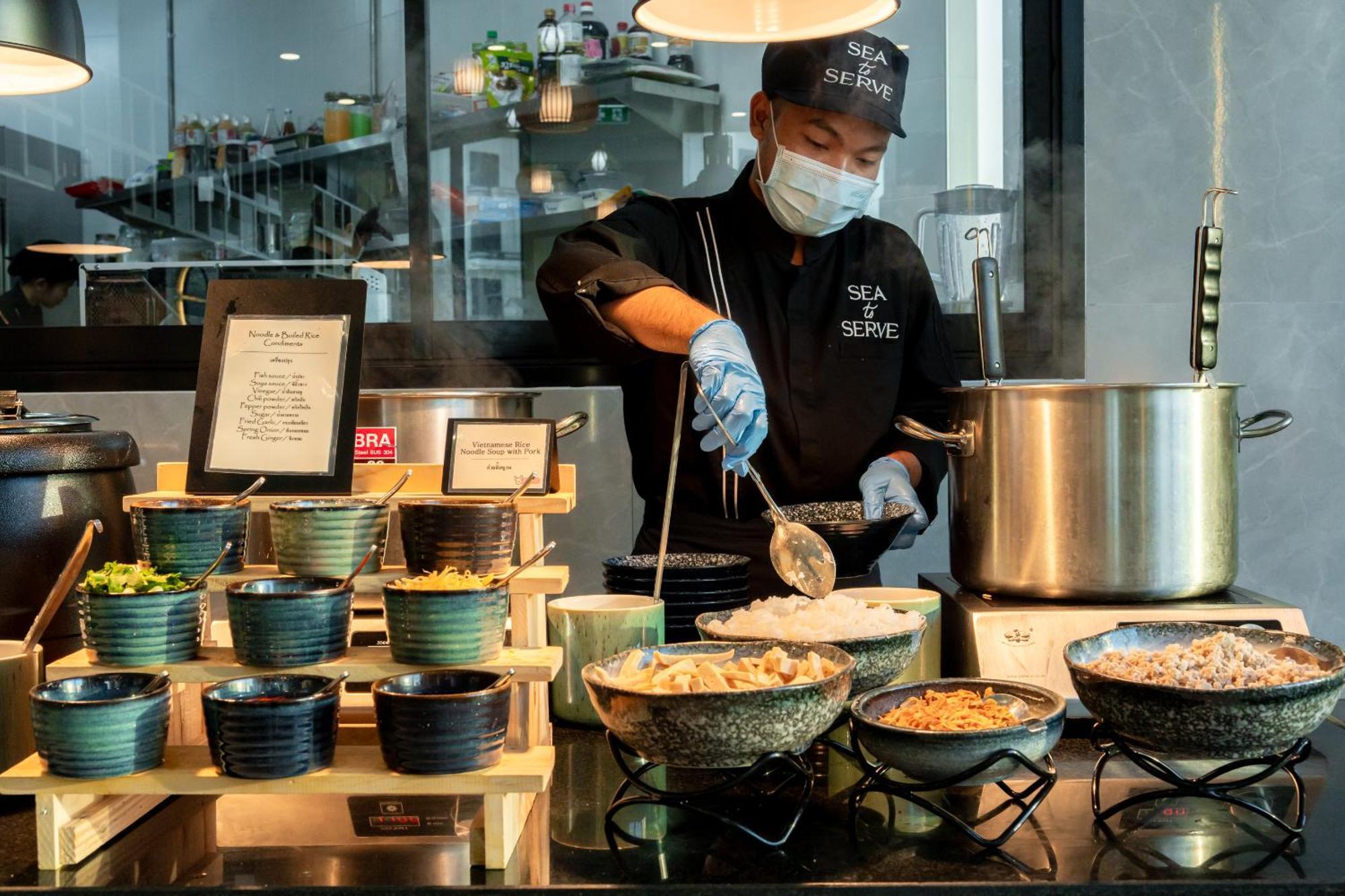 Somerset 芭達亞 外观 照片 A live kitchen at a hotel